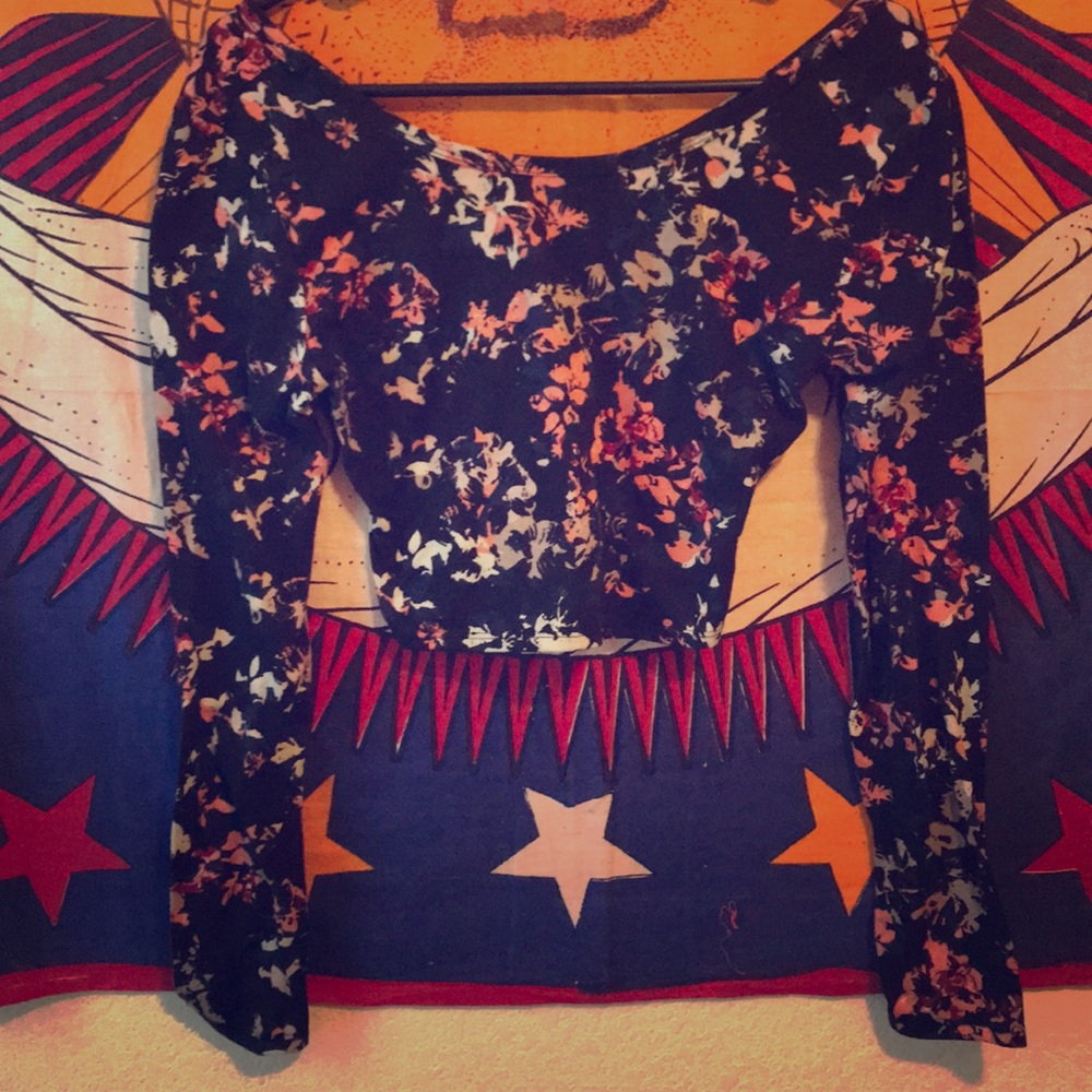 Navy blue floral long sleeve crop top 💁🏻‍♀️🔥
